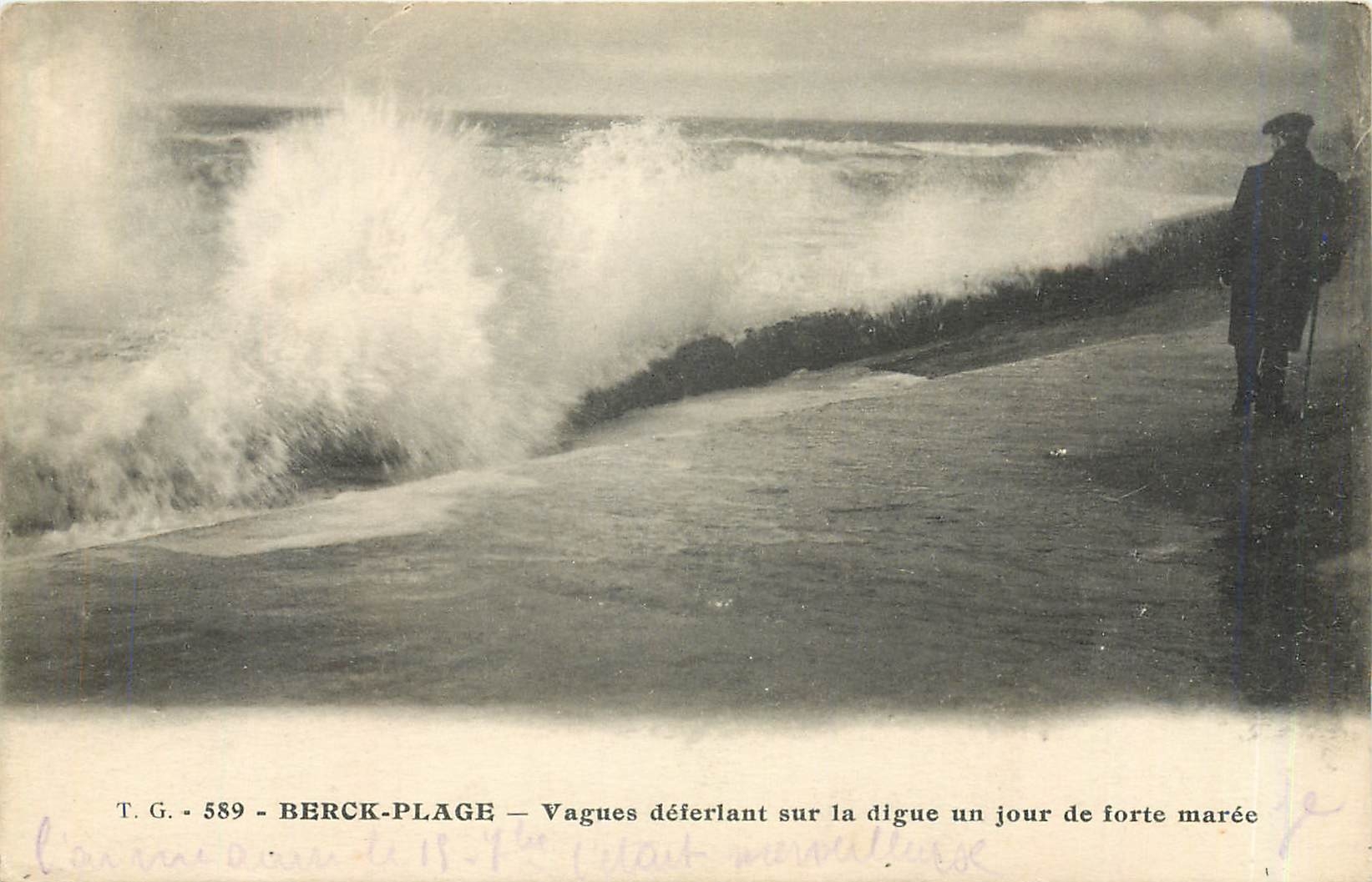CPA Berck Plage Vagues deferlant sur la digue un jour de forte maree 