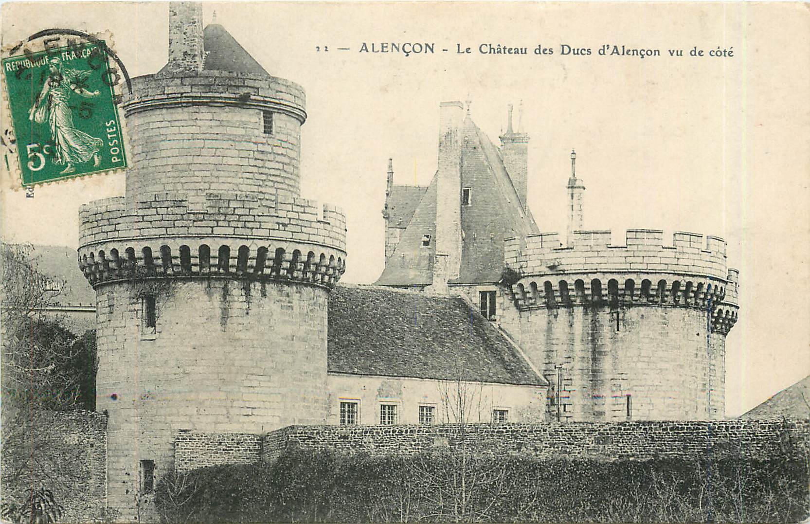 CPA Alencon Le Chateau des Ducs d'Alencon vu de cote 
