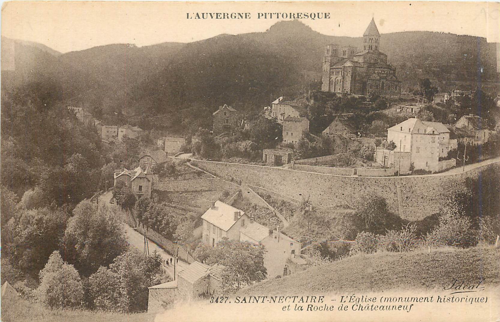 CPA Saint Nectaire L'Eglise et la Roche de Chateauneuf 