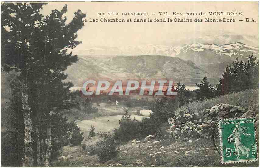 CPA Environs du Mont Dore Le Lac Chambon et dans le fond la chaine des Monts Dore 