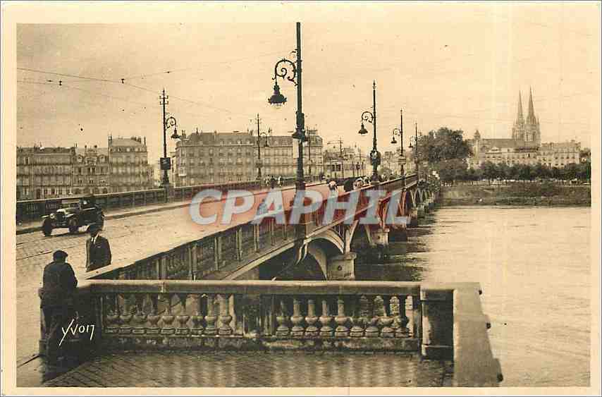CPA Bayonne Basses Pyrenees Le Pont St Esprit et l'Adour 