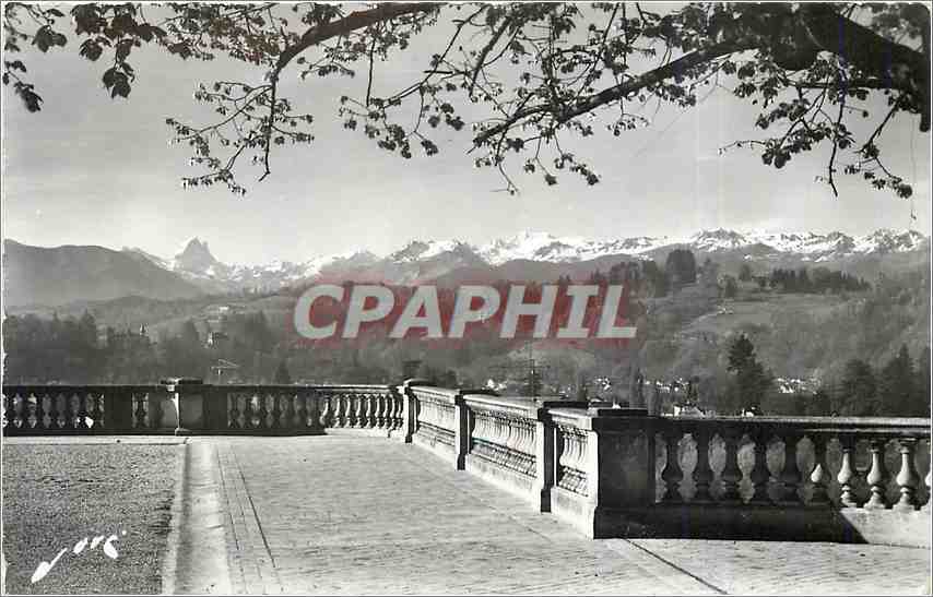Pau (B.P.) — Sur le Boulevard des Pyrénées, le matin — Édition JOVE, n°70