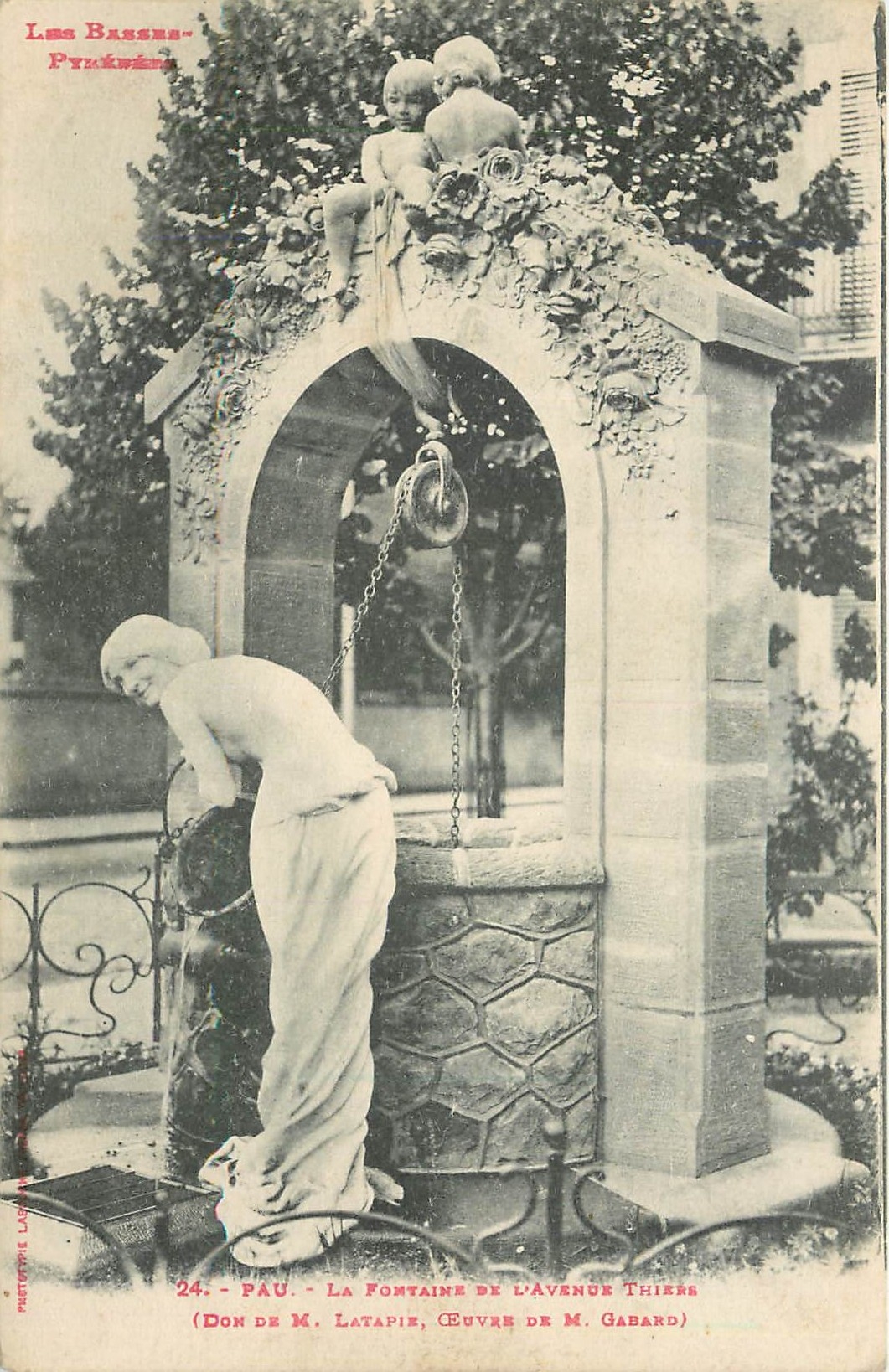 CPA Pau La Fontaine de l'Auvergne Thiers