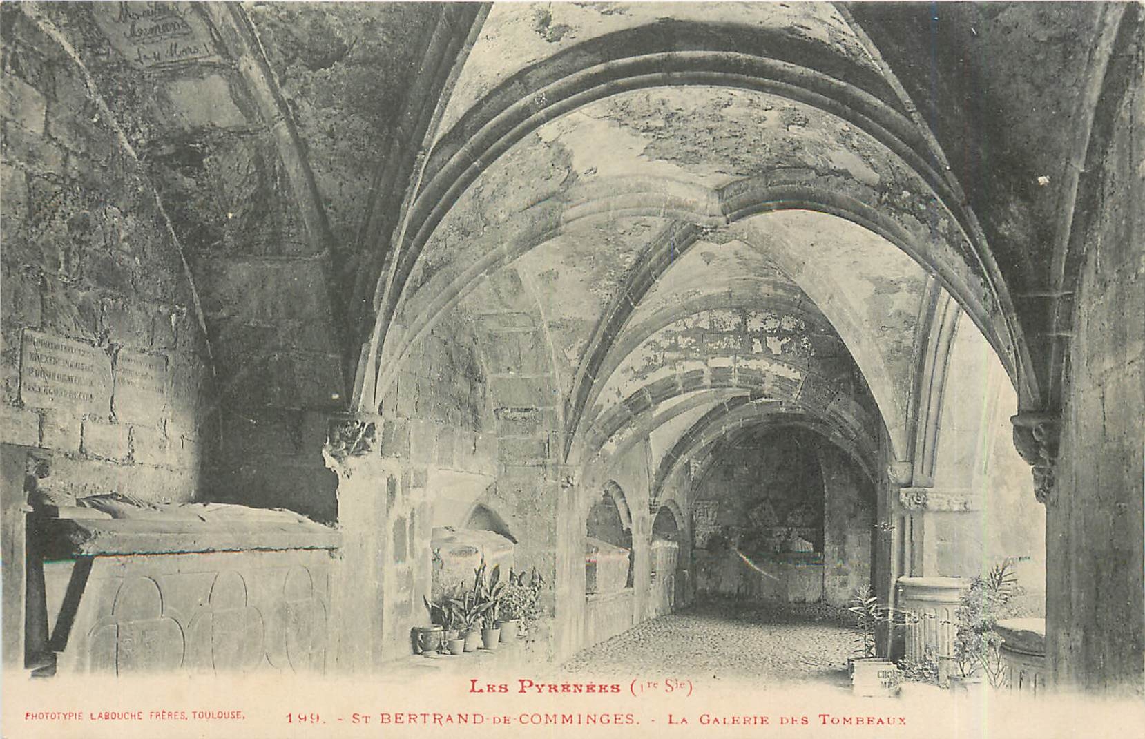 CPA St Bertrand de Comminges La Galerie des Tombeaux 