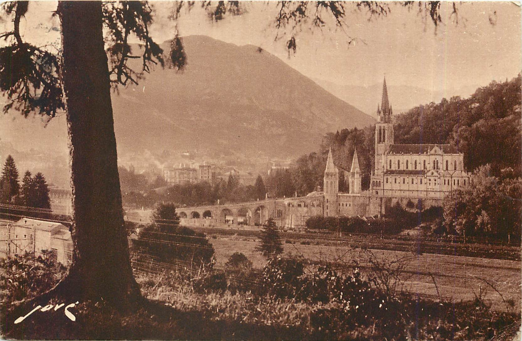 CPA Lourdes HP La Basilique et le Pic du Ger 