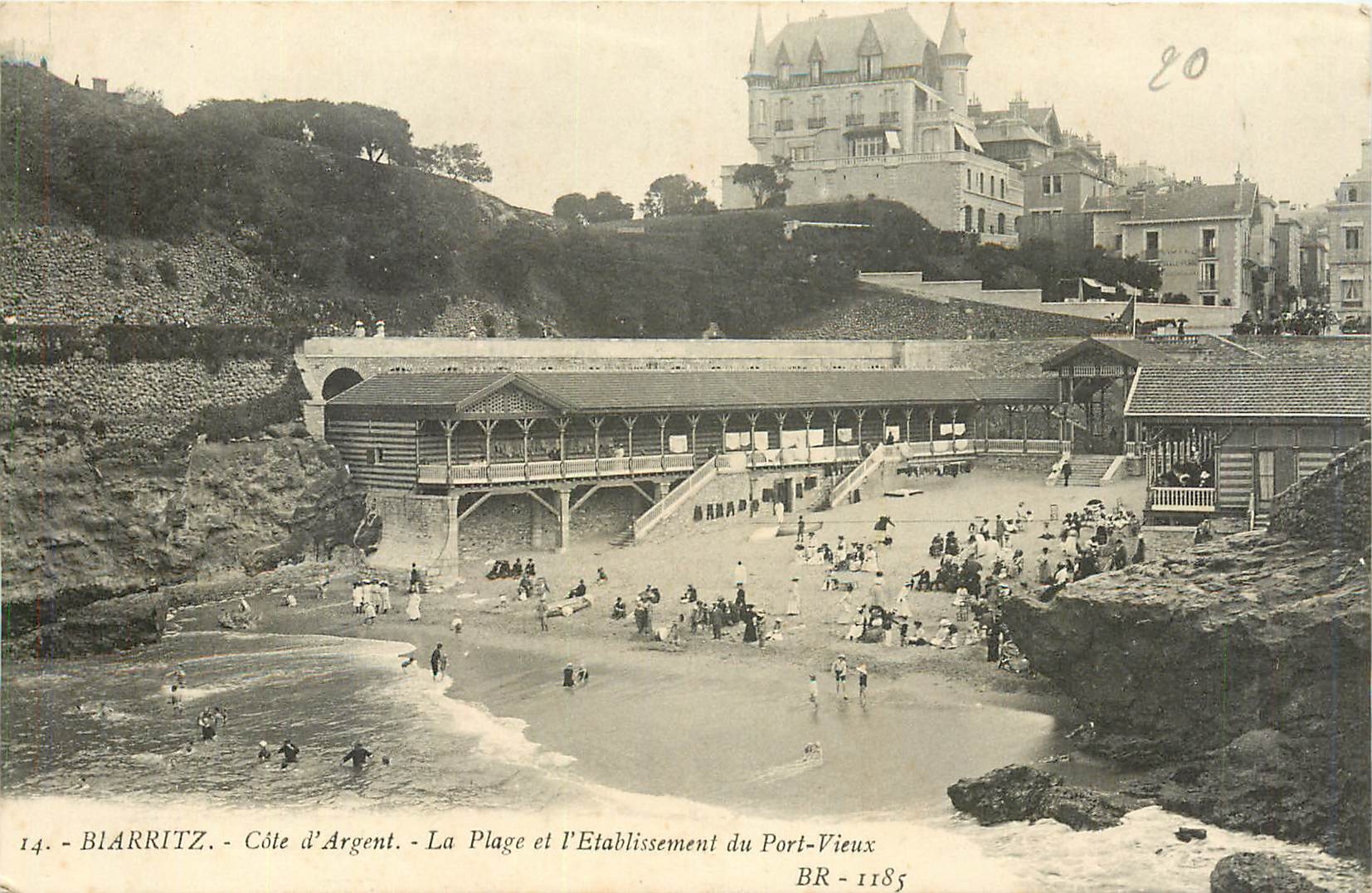 CPA Biarritz Cote d'Argent La Plage et l'Etablissement du Port Vieux 