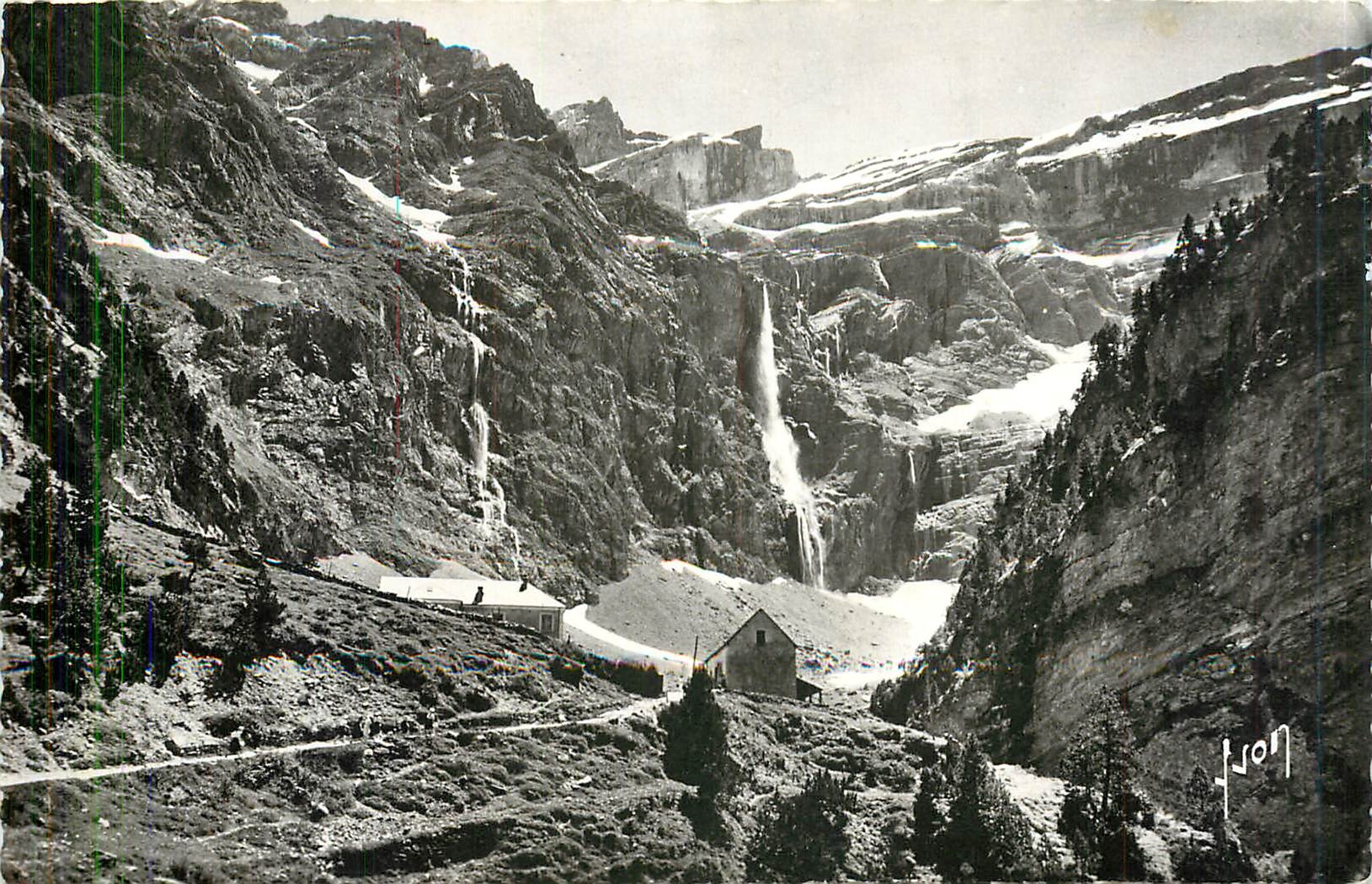 CPA Cirque de Gavarnie Htes Pyr L'entree et l'Hotel du Cirque 