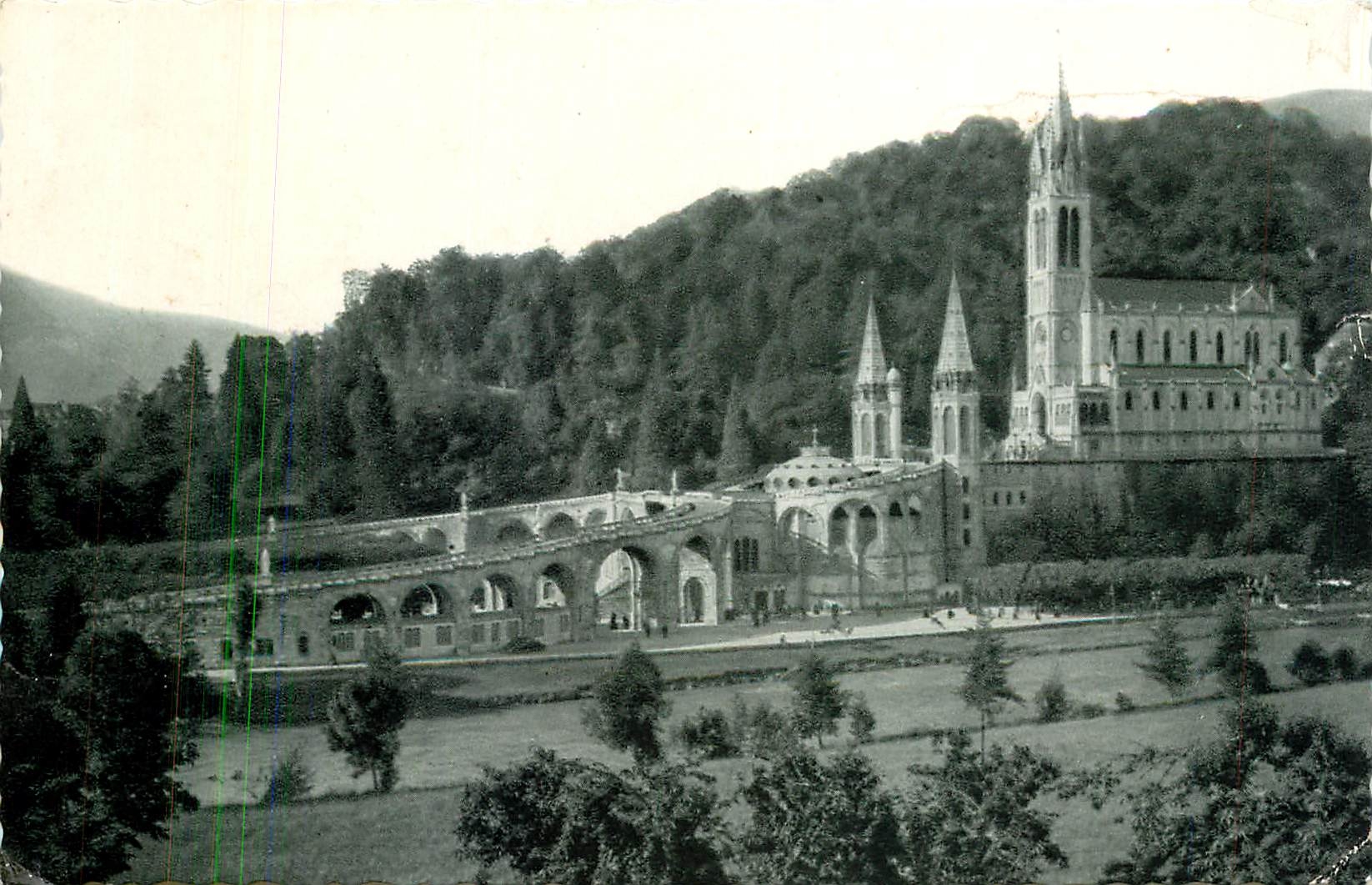 CPA Lourdes La Basilique et le Calvaire 