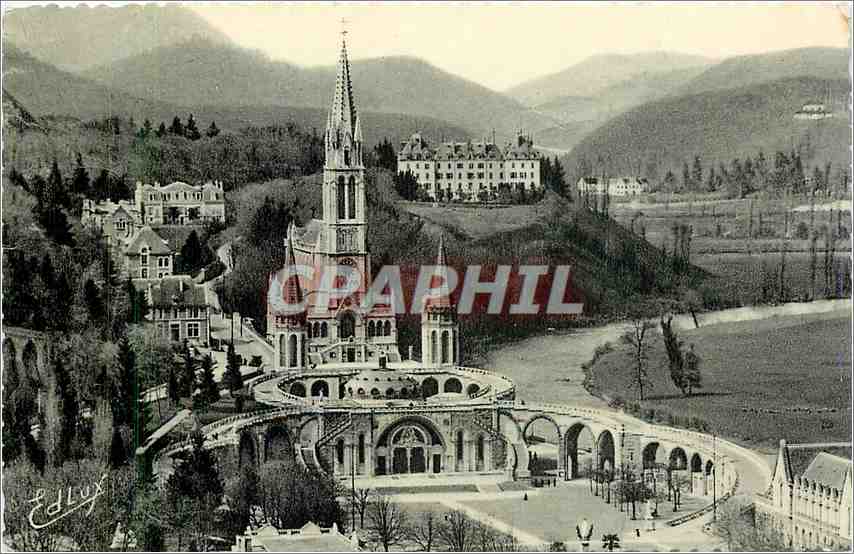 CPA Lourdes La Basilique vue du Chateau Fort 