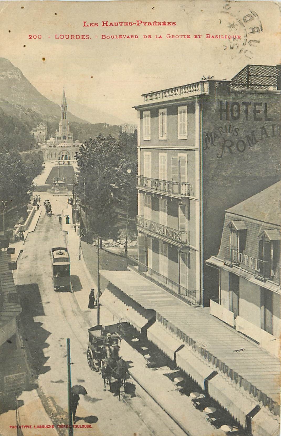 CPA Lourdes Boulevard de la Grotte et Basilique 