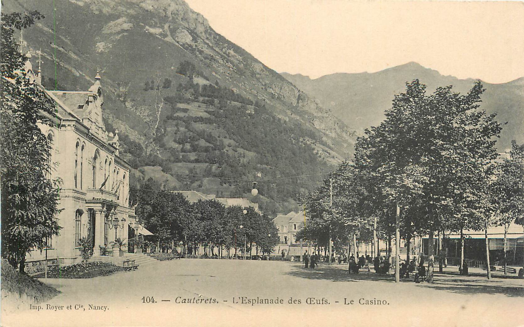 CPA Cauterets L'Esplanade des Ceufs Le Casino 