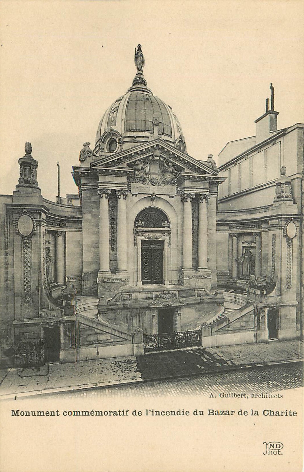 CPA Monument commemoratif de l'incendie du Bazar de la Charite 