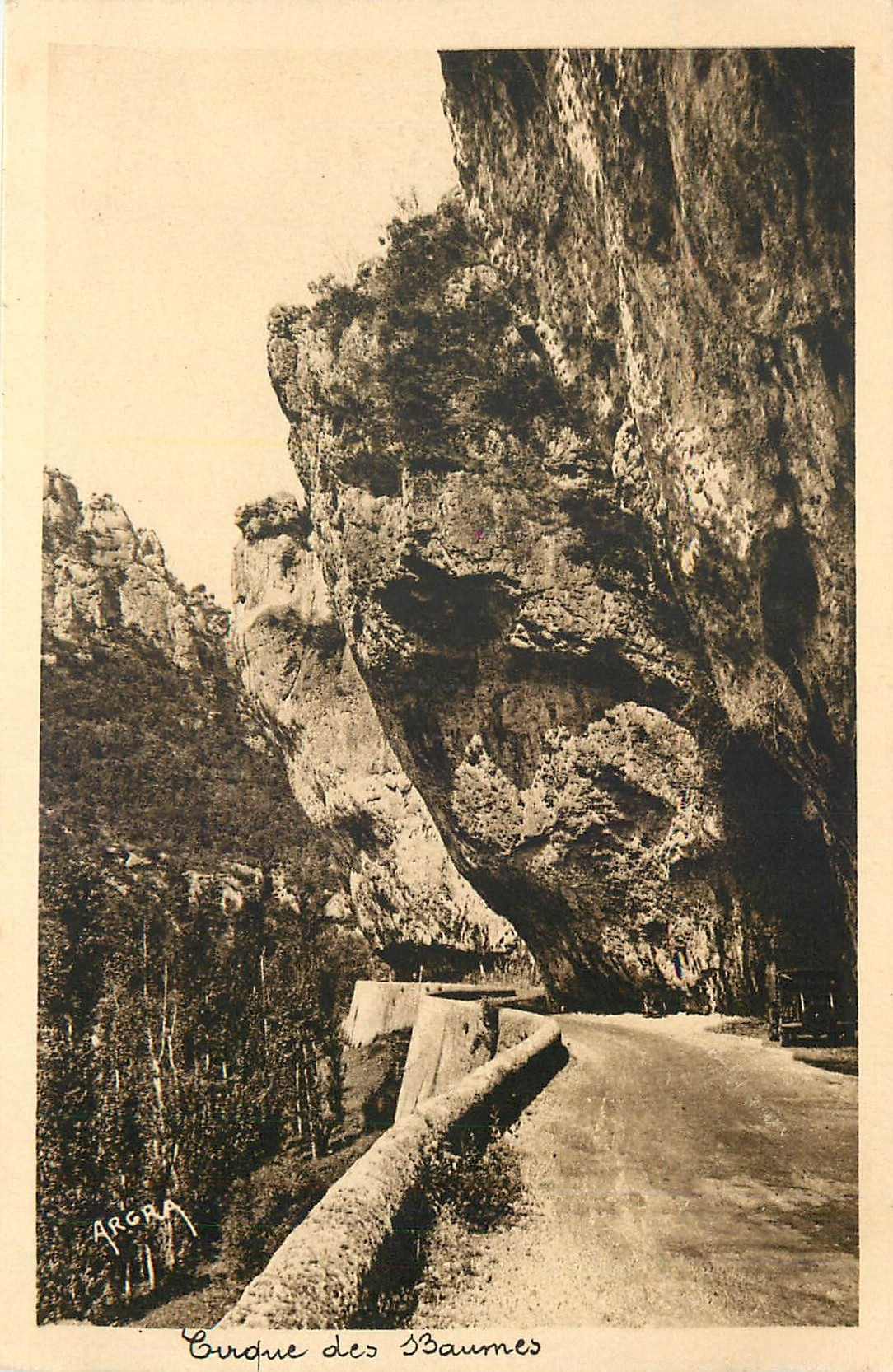 CPA Gorges du Tarn Les rochers en encorbellement au Cirque des Baumes 