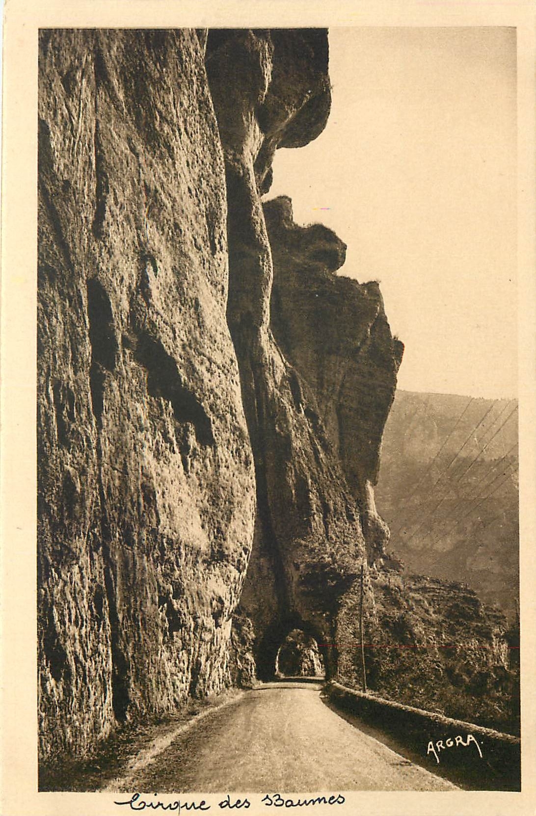 CPA Gorges du Tarn Un Tunnel au Cirques des Baumes 