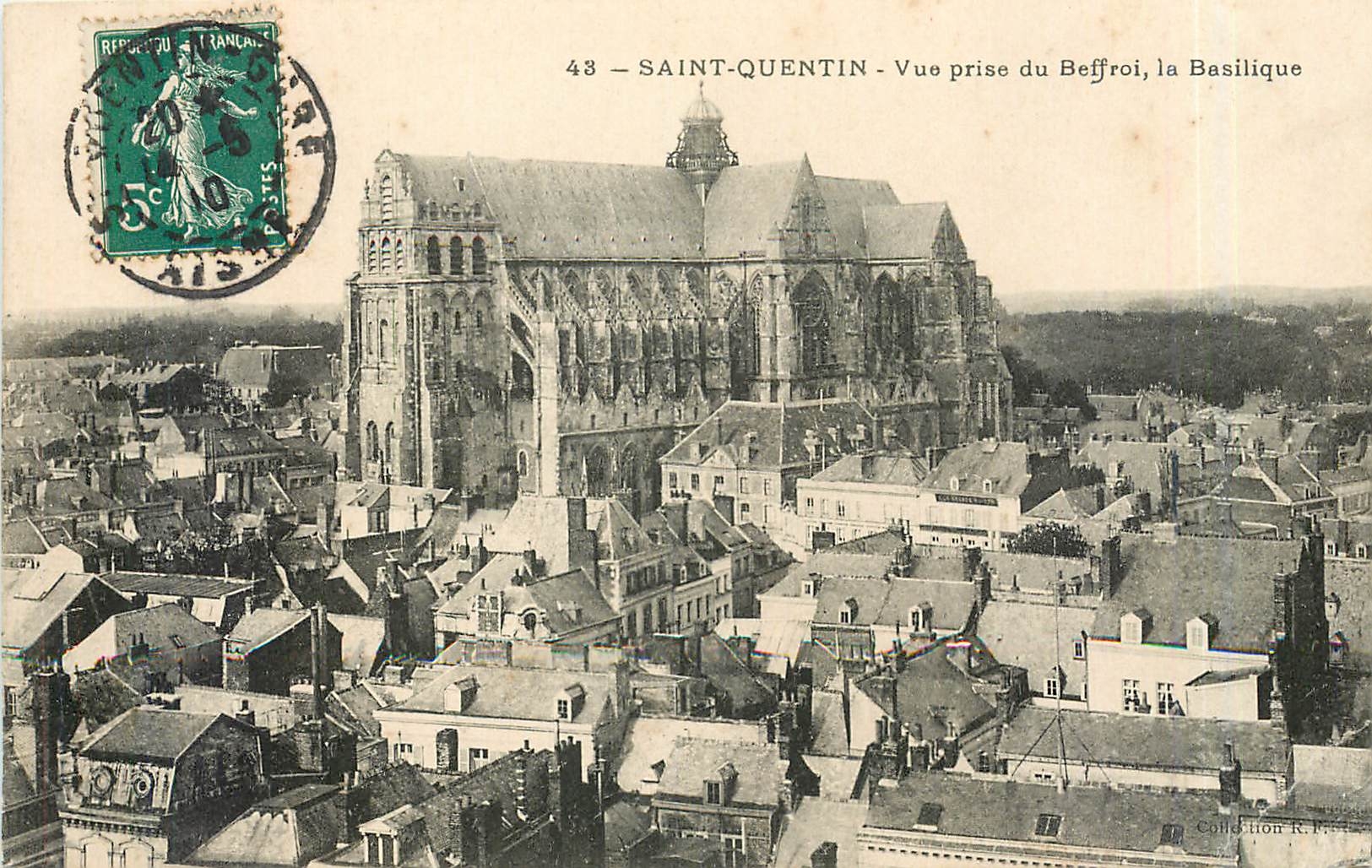 CPA Saint Quentin Vue prise du Beffroi la Basilique 