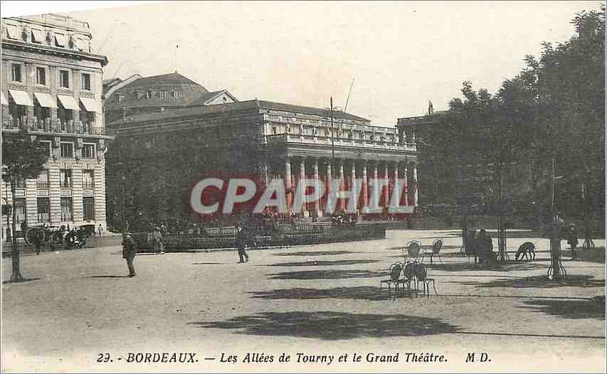 CPA Bordeaux Les Allees de Tourny et le Grand Theatre 