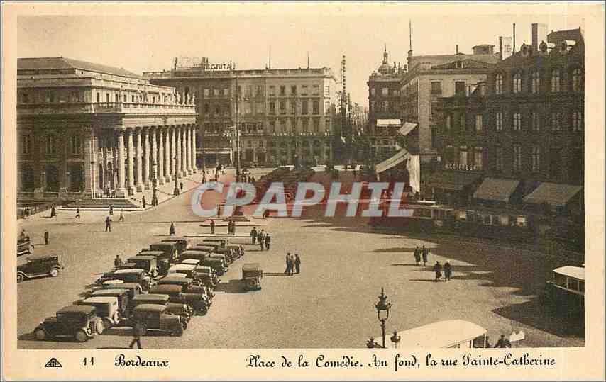CPA Bordeaux Place de la Comedie Au fond la rue Sainte Catherine 
