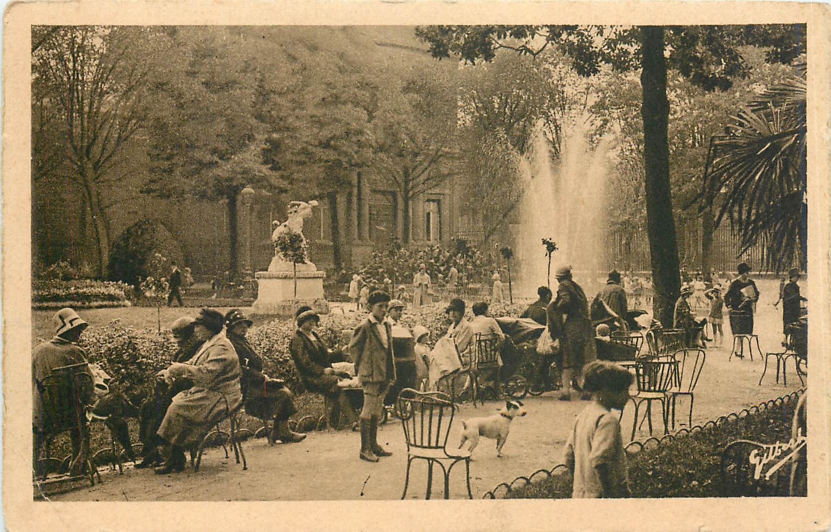 CPA Bordeaux Le Jardin de l'Hotel de Ville 