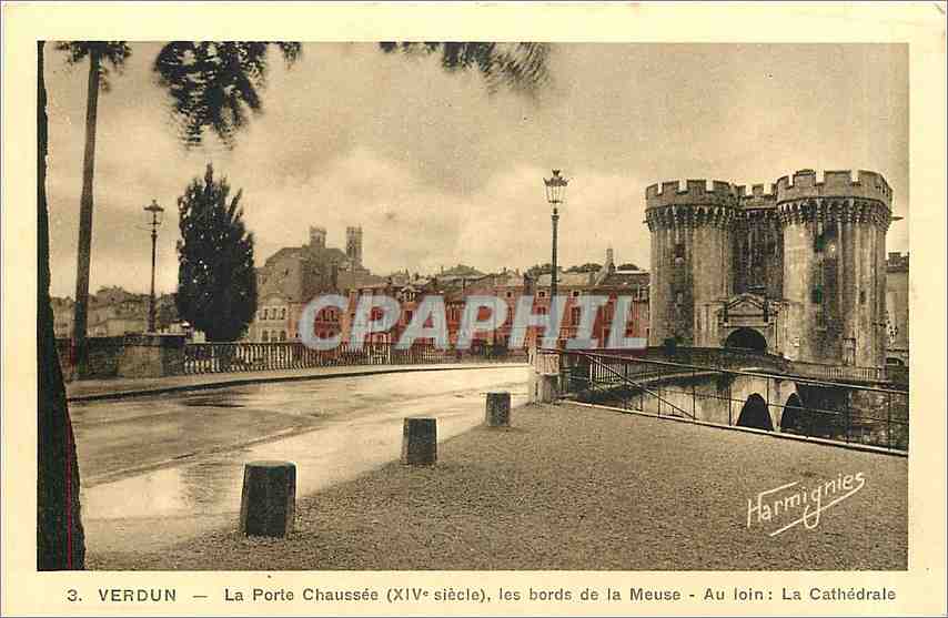 Verdun — La Porte Chaussée (XIVe siècle), les bords de la Meuse — Au loin : La Cathédrale — Harmignies