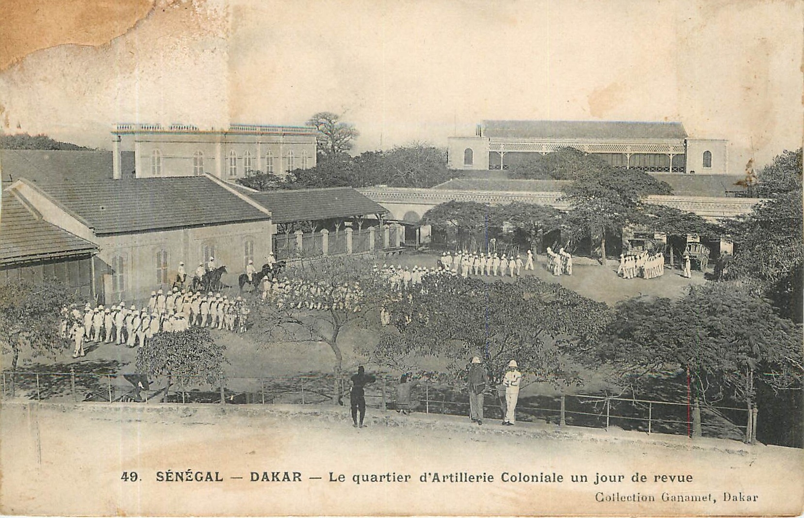 CPA Senegal Dakar Le quartier d'Artillerie Coloniale un jour de revue 