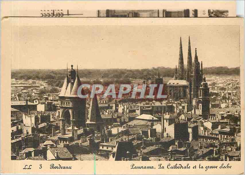 CPA Bordeaux Panorama La Cathedrale et la grosse cloche 