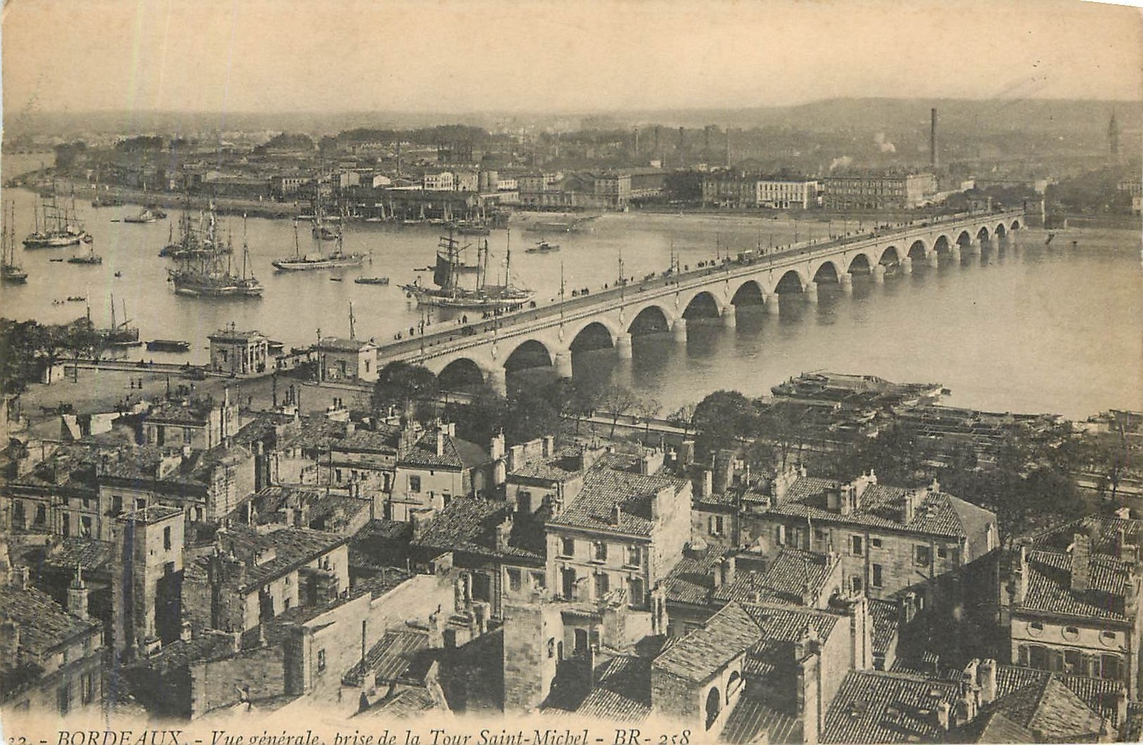 CPA Bordeaux Vue generale prise de la Tour Saint Michel 