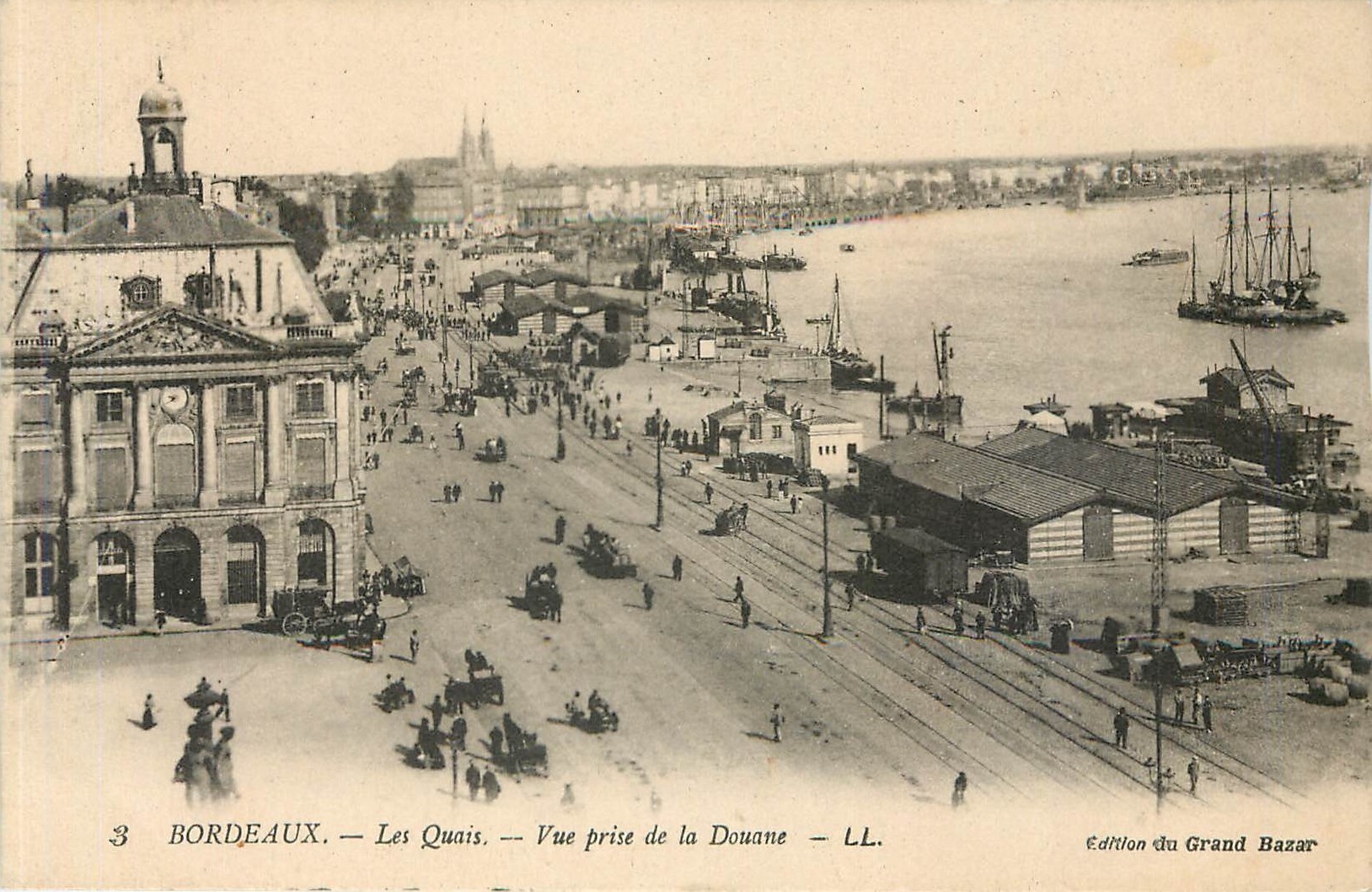 CPA Bordeaux Les Quais Vue prise de la Douane 