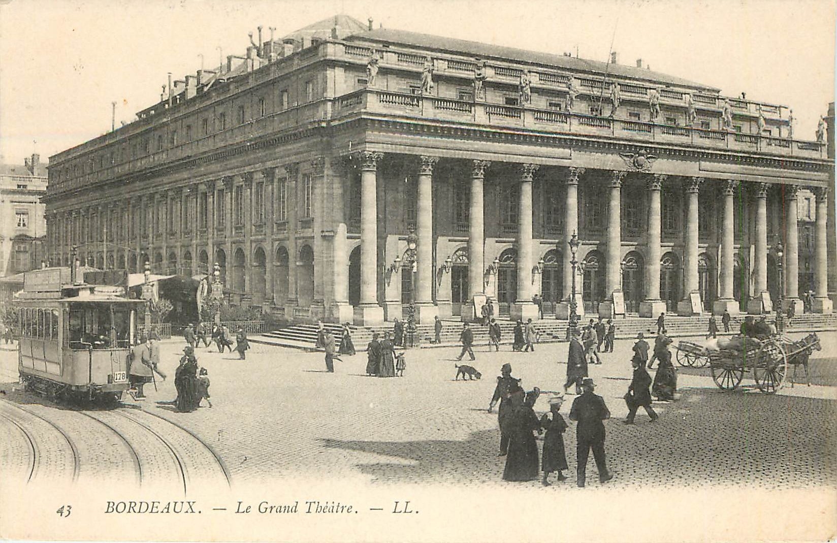 CPA Bordeaux Le Grand Theatre Tramway