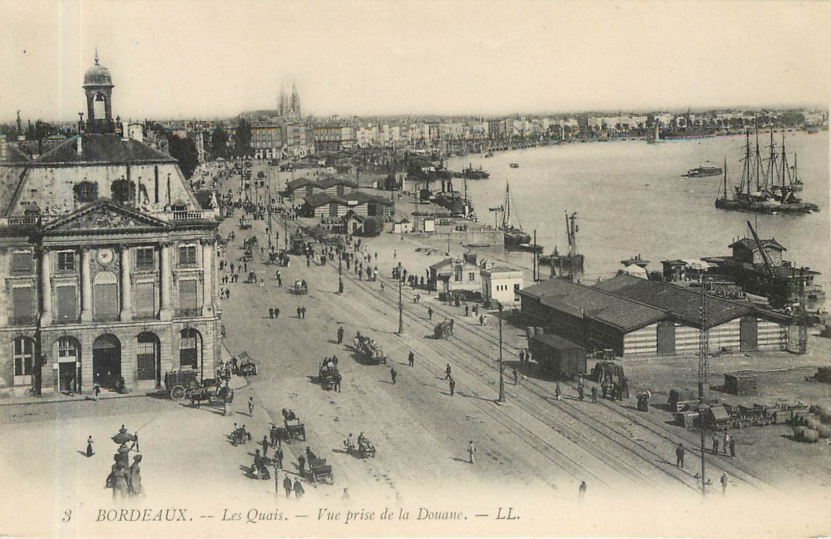 CPA Bordeaux Les Quais Vue prise de la Donane 