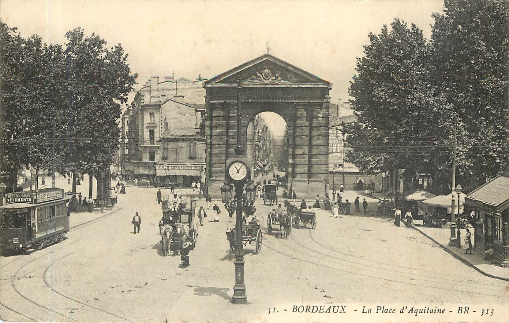 CPA Bordeaux La Place d'Aquitaine Tramway