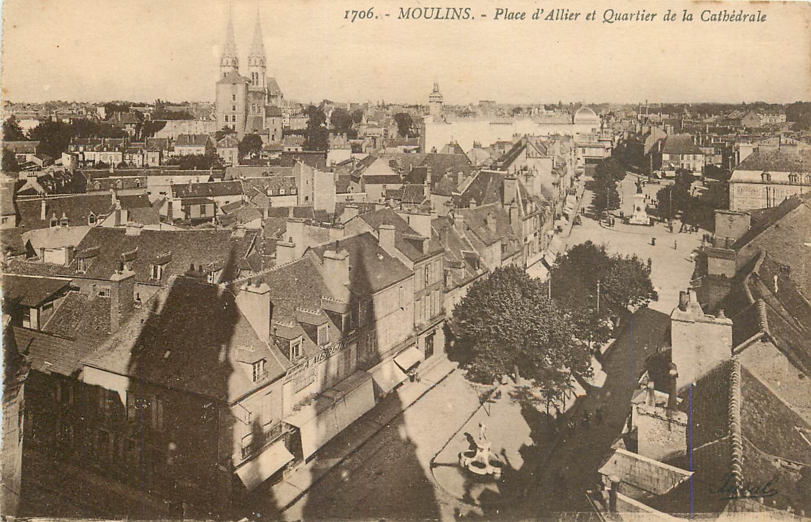CPA Moulins Place d'Allier et Quartier de la Cathedrale 