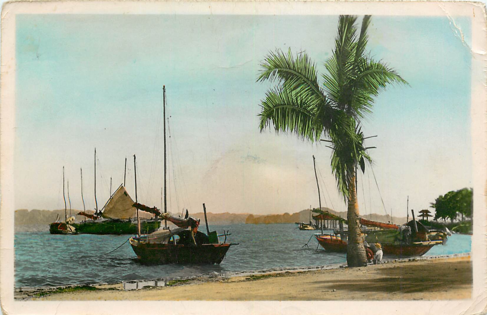 CPA Vatchay Au bord de la mer 