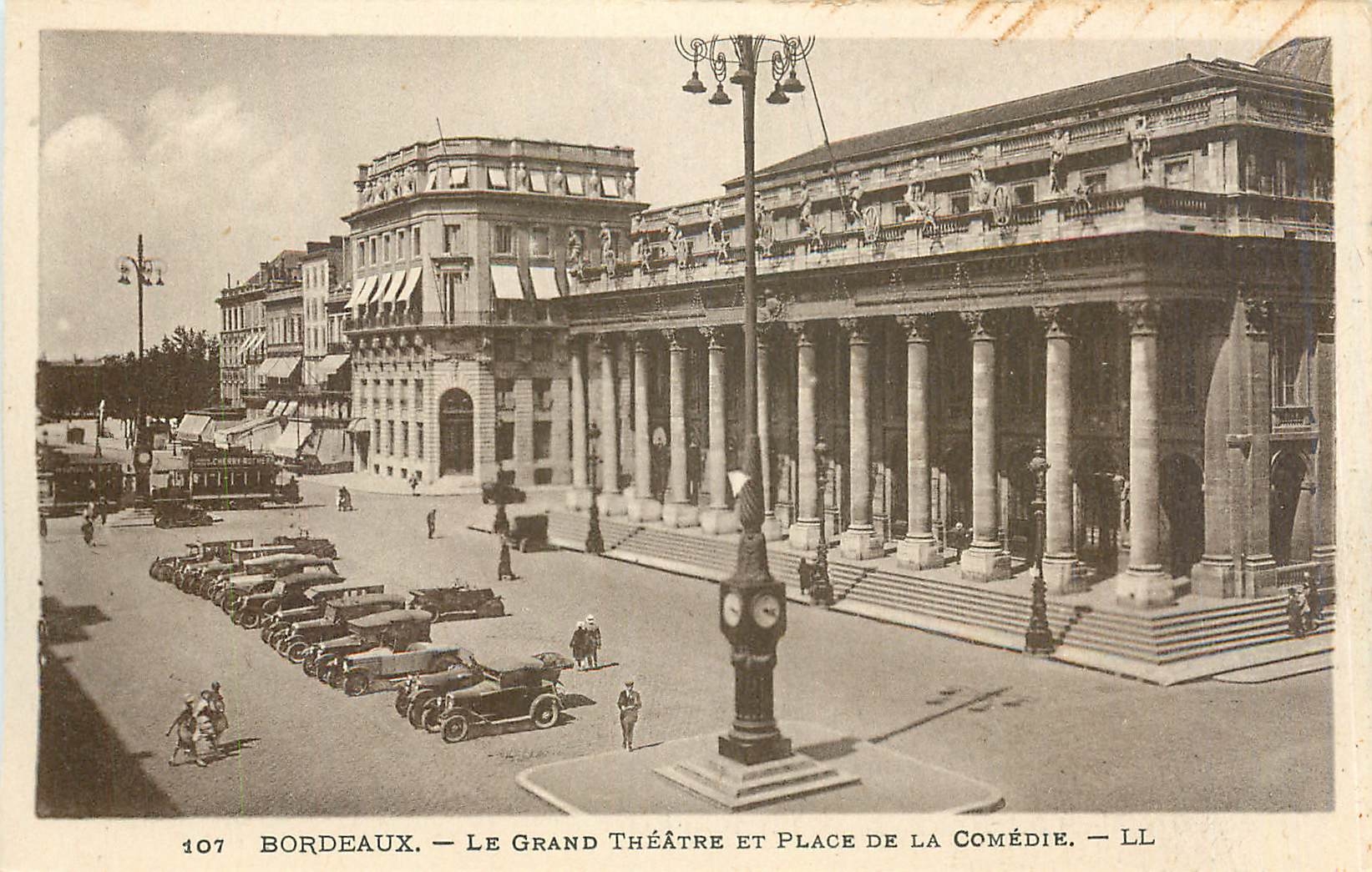 Bordeaux — Das Grand Theatre und Place de la Comédie — LL