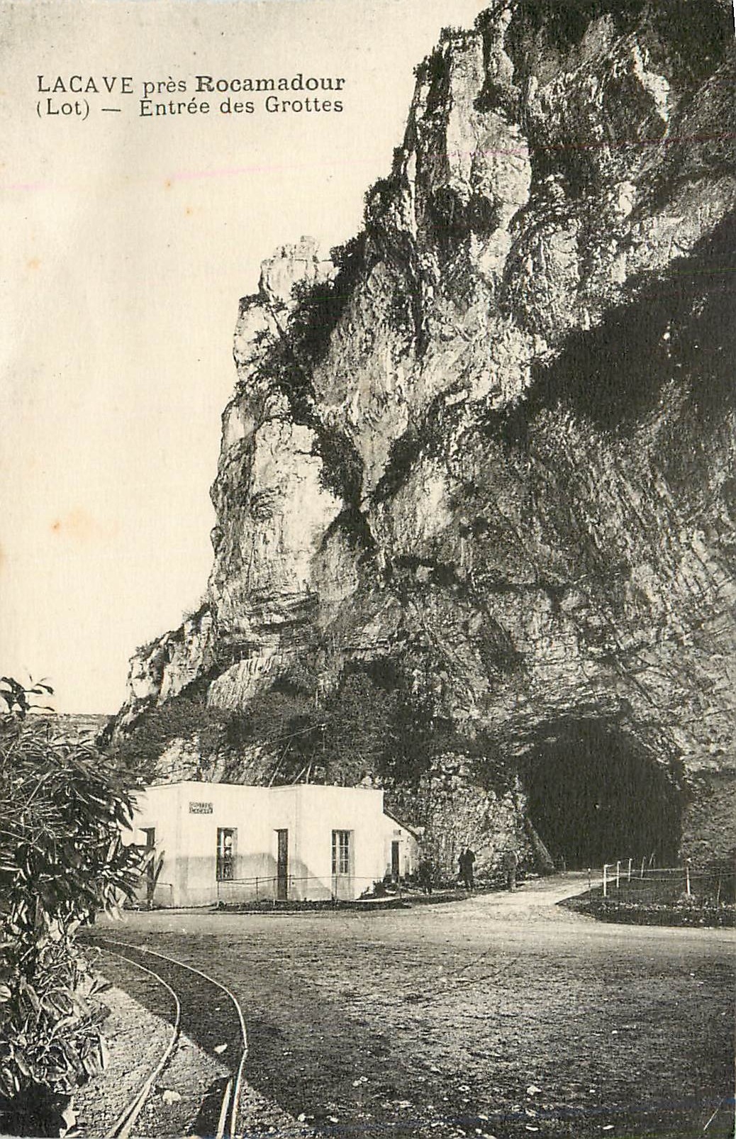 CPA Lacave pres Rocamadour Lot Entree des Grottes 