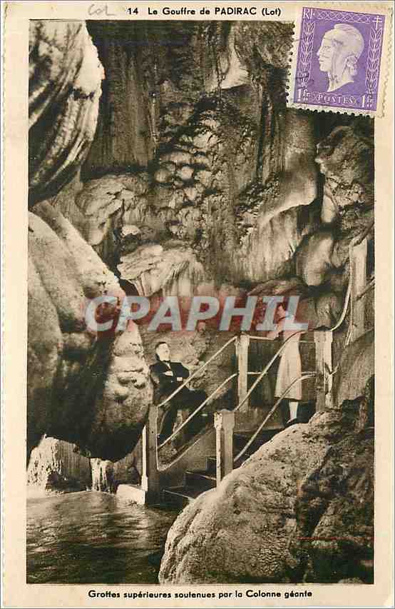 CPA Le Gouffre de Padirac Lot Grottes superieures soulenues par la Colonne geante 