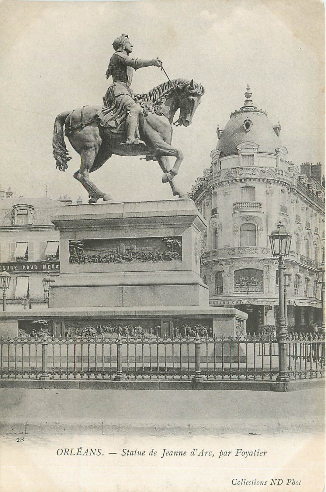 CPA Orleans Statue de Jeanne d'Arc par Foyatier 