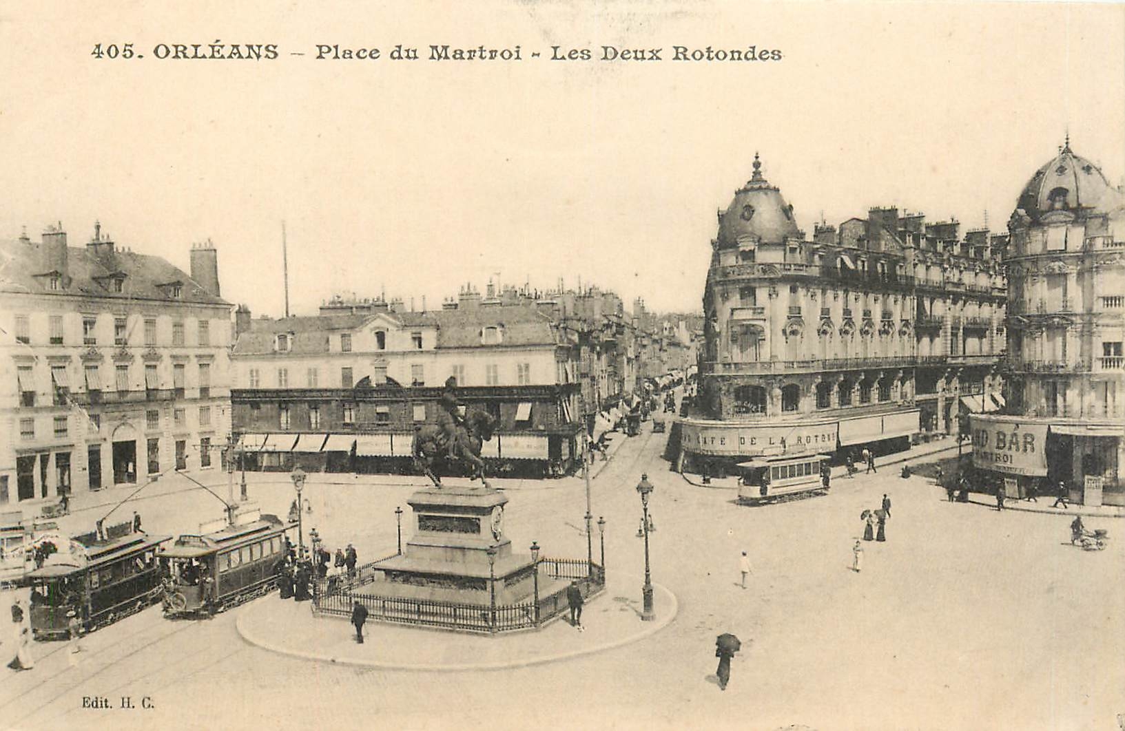 CPA Orleans Place du Martroi Les Deux Rotondes Tramway