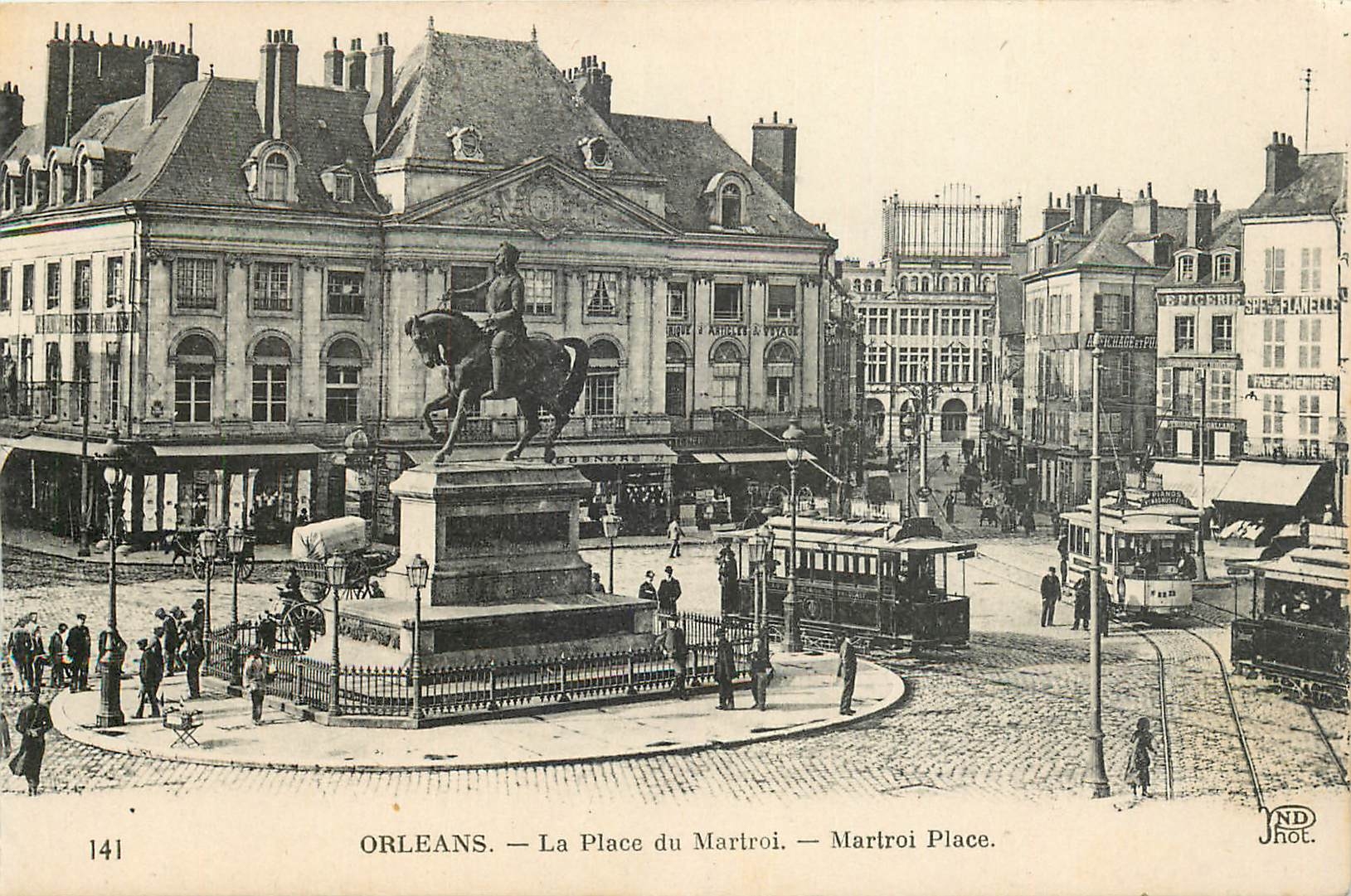 CPA Orleans La Place du Martroi Tramway