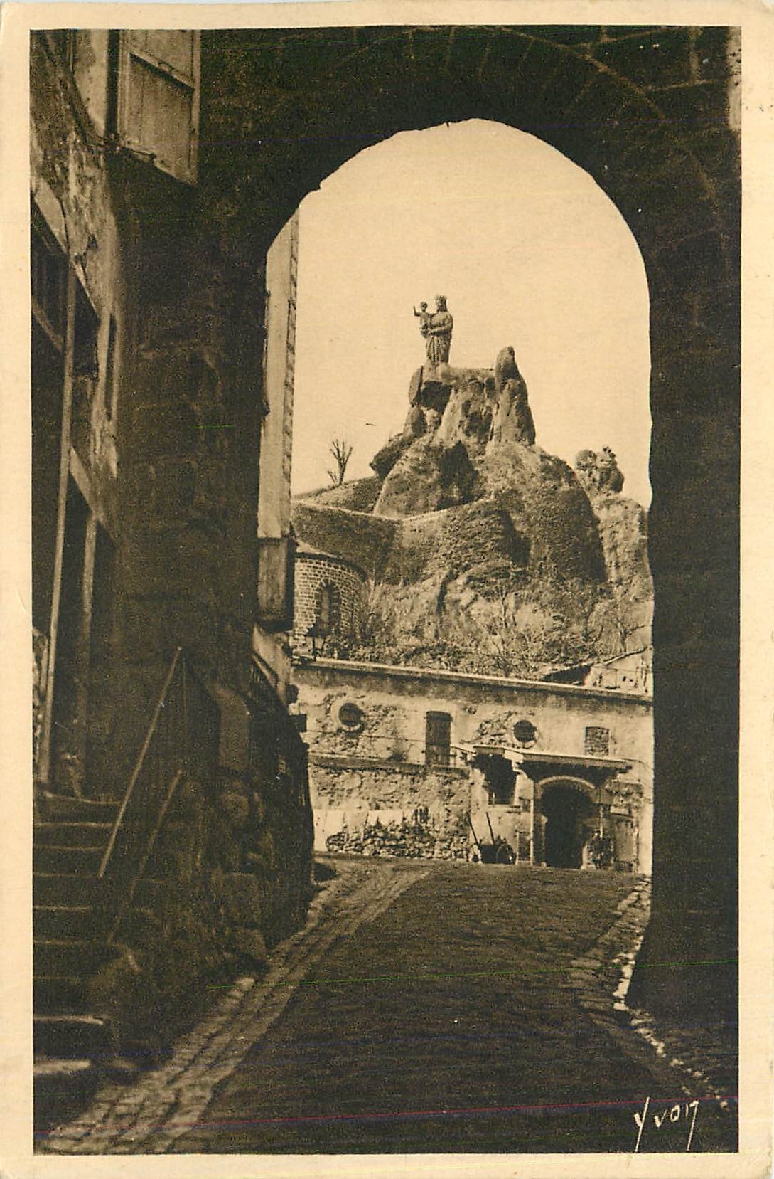 CPA Le Puy Hte Loire ND de France et le rocher Cornille 