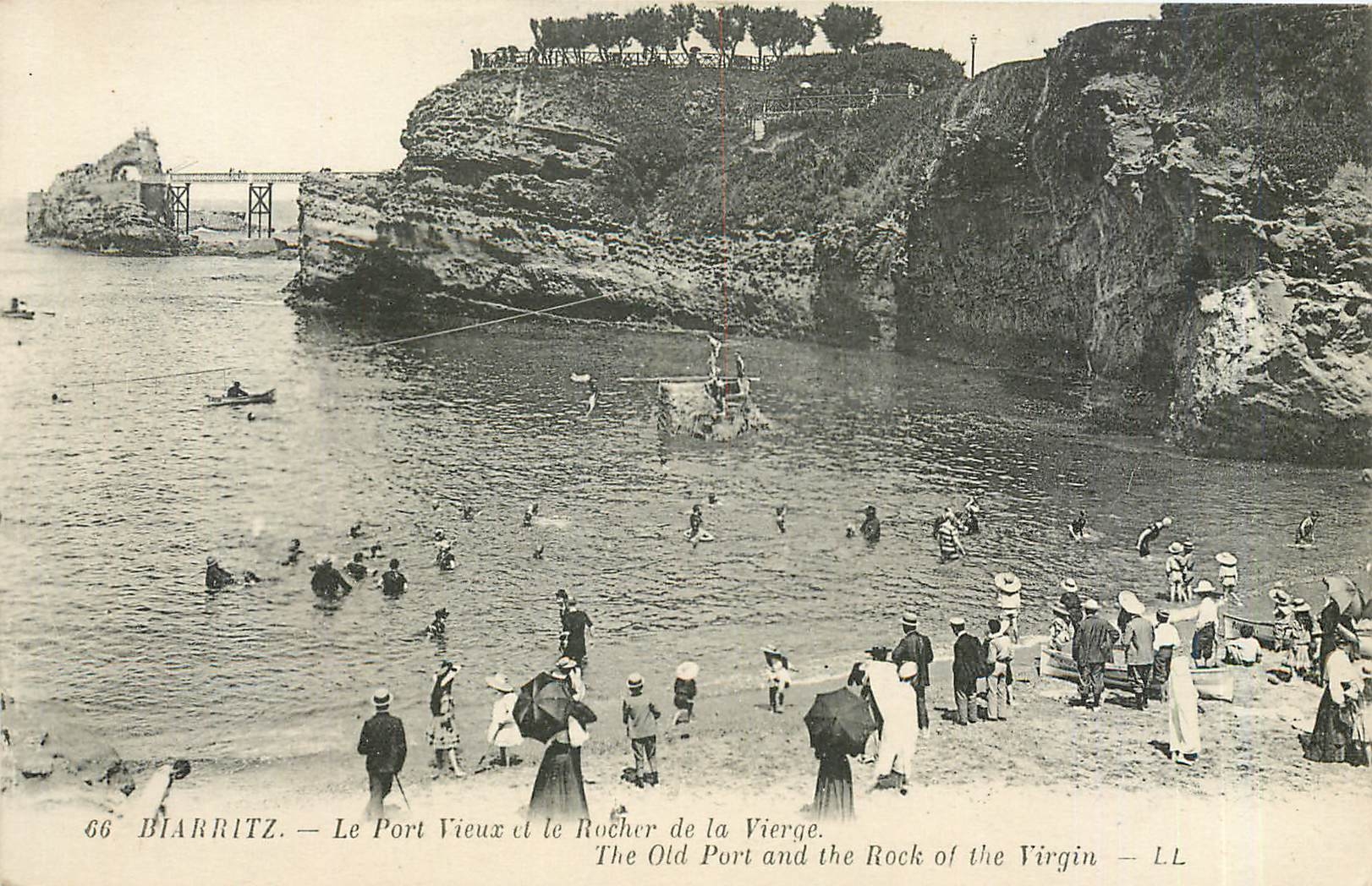 CPA Biarritz Le Port Vieux et le Rocher de la Vierge 