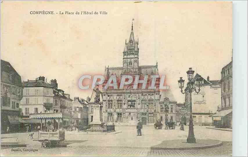 CPA Compiegne La Place de l'Hotel de Ville 