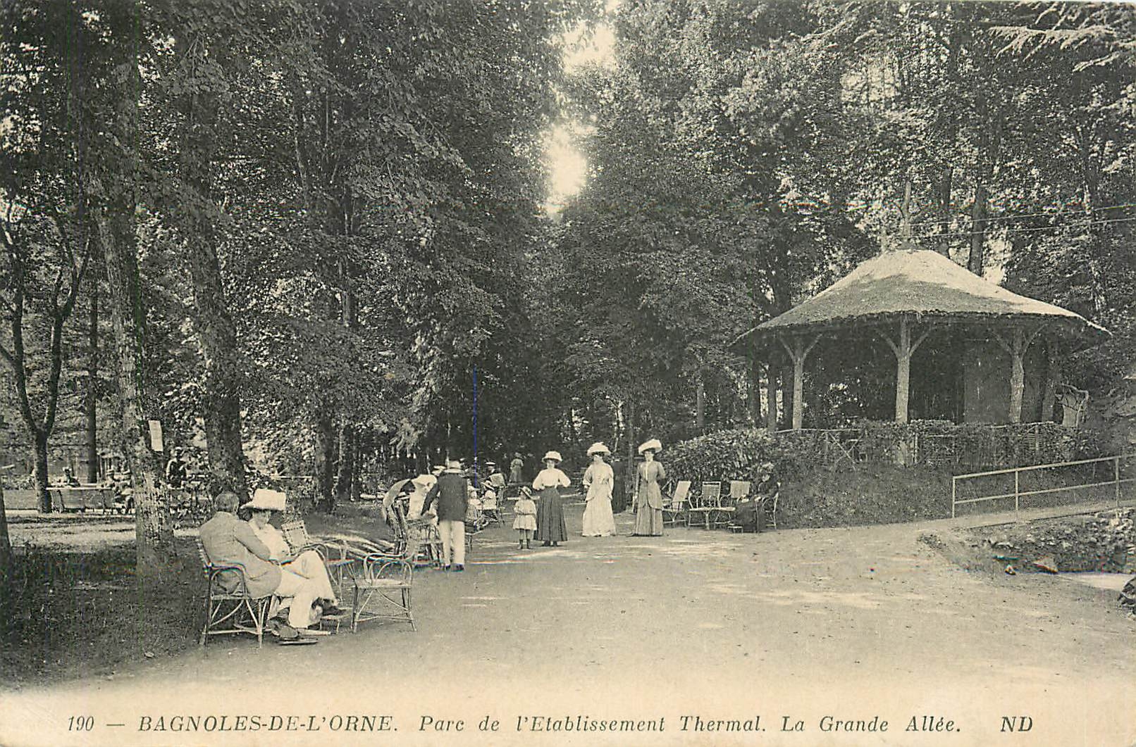 CPA Bagnoles de L'Orne Parc de l'Etablissement Thermal La Grande Allee 