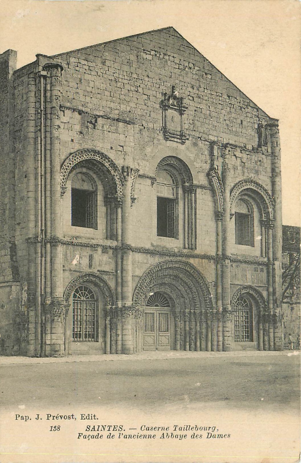 CPA Saintes Caserne Taillebourg Facade de l'Ancienne Abbaye des Dames 