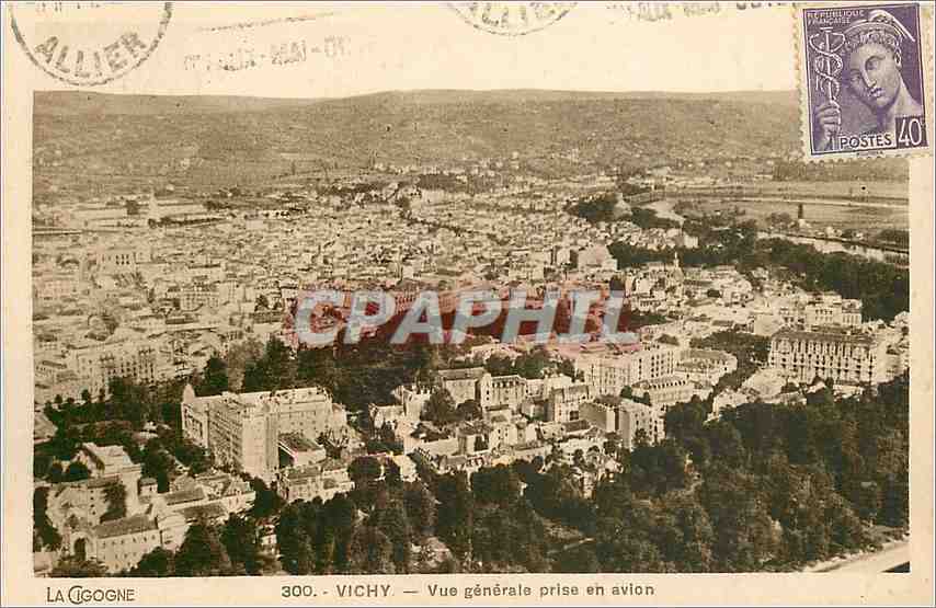 CPA Vichy Vue generale prise en avion 