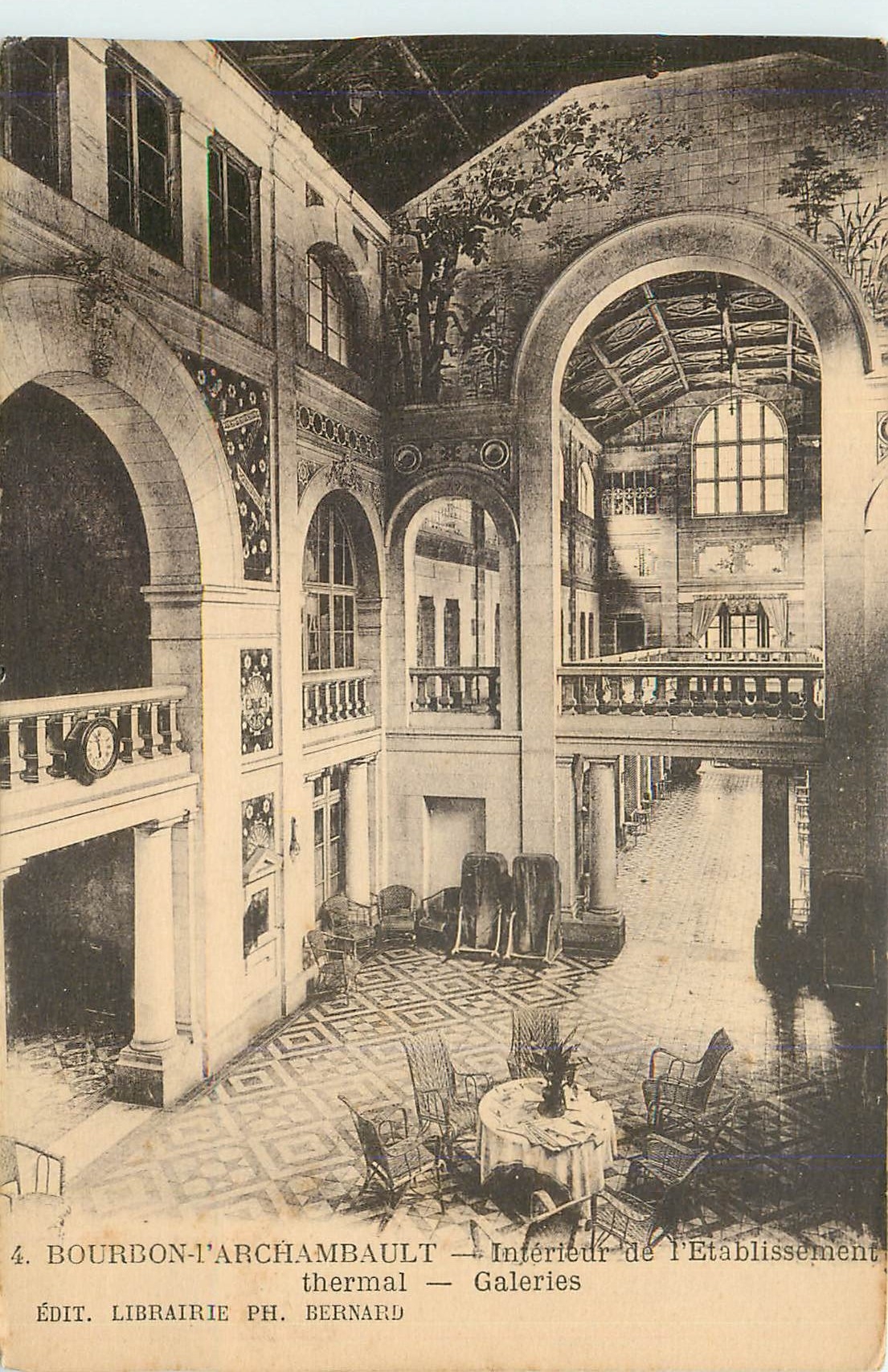 CPA Bourbon l'Archambault Interieur de l'Etablissement Thermal Galeries 