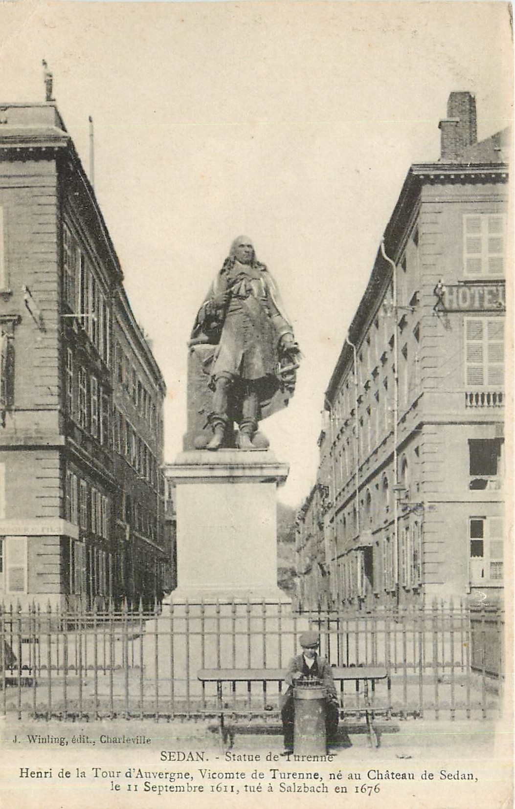 CPA Sedan Statue de Turenne Henri de la Tour d'Auvergne Vicomte de Turenne ne au Chateau de Sedan 