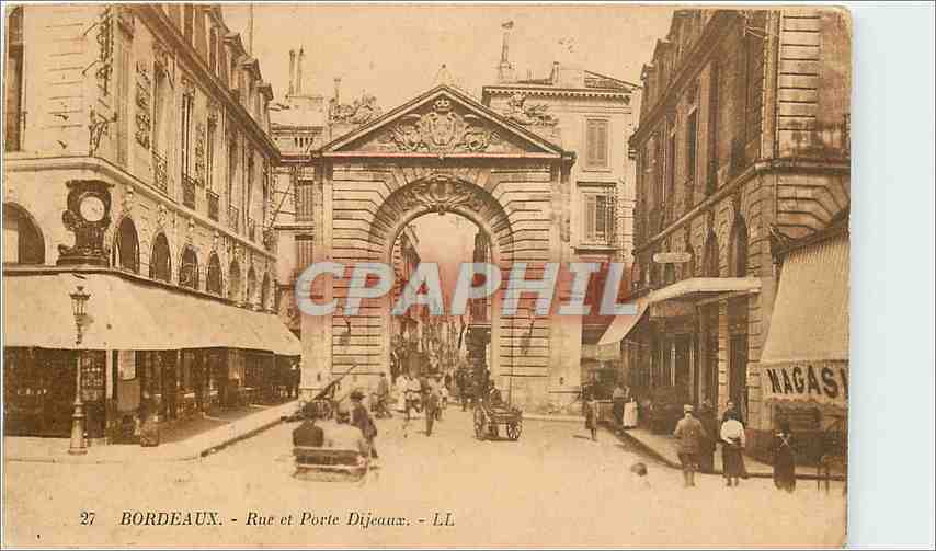 CPA Bordeaux Rue et Porte Dijeaux 