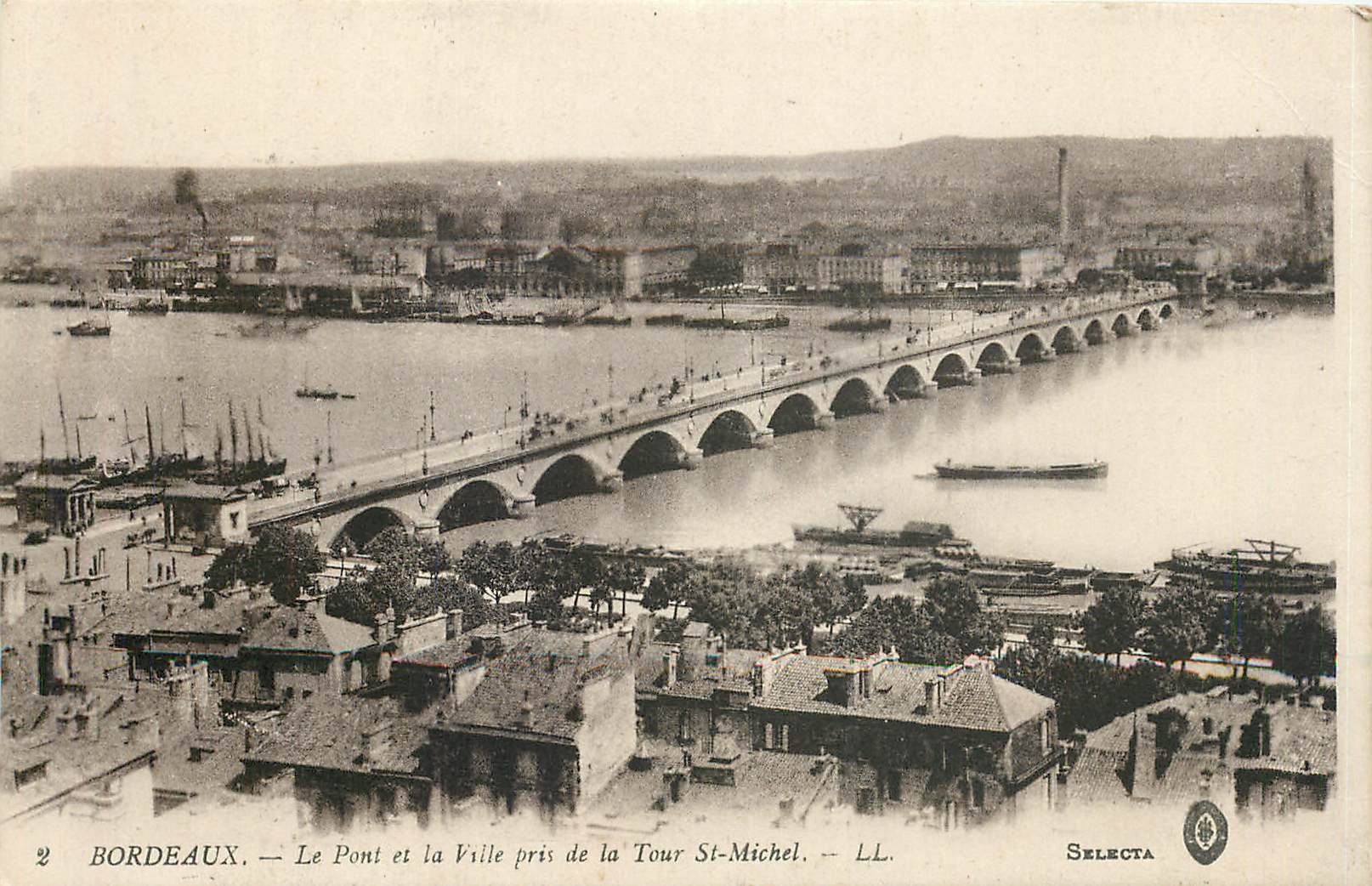 CPA Bordeaux Le Pont et la Ville pris de la Tour St Michel 