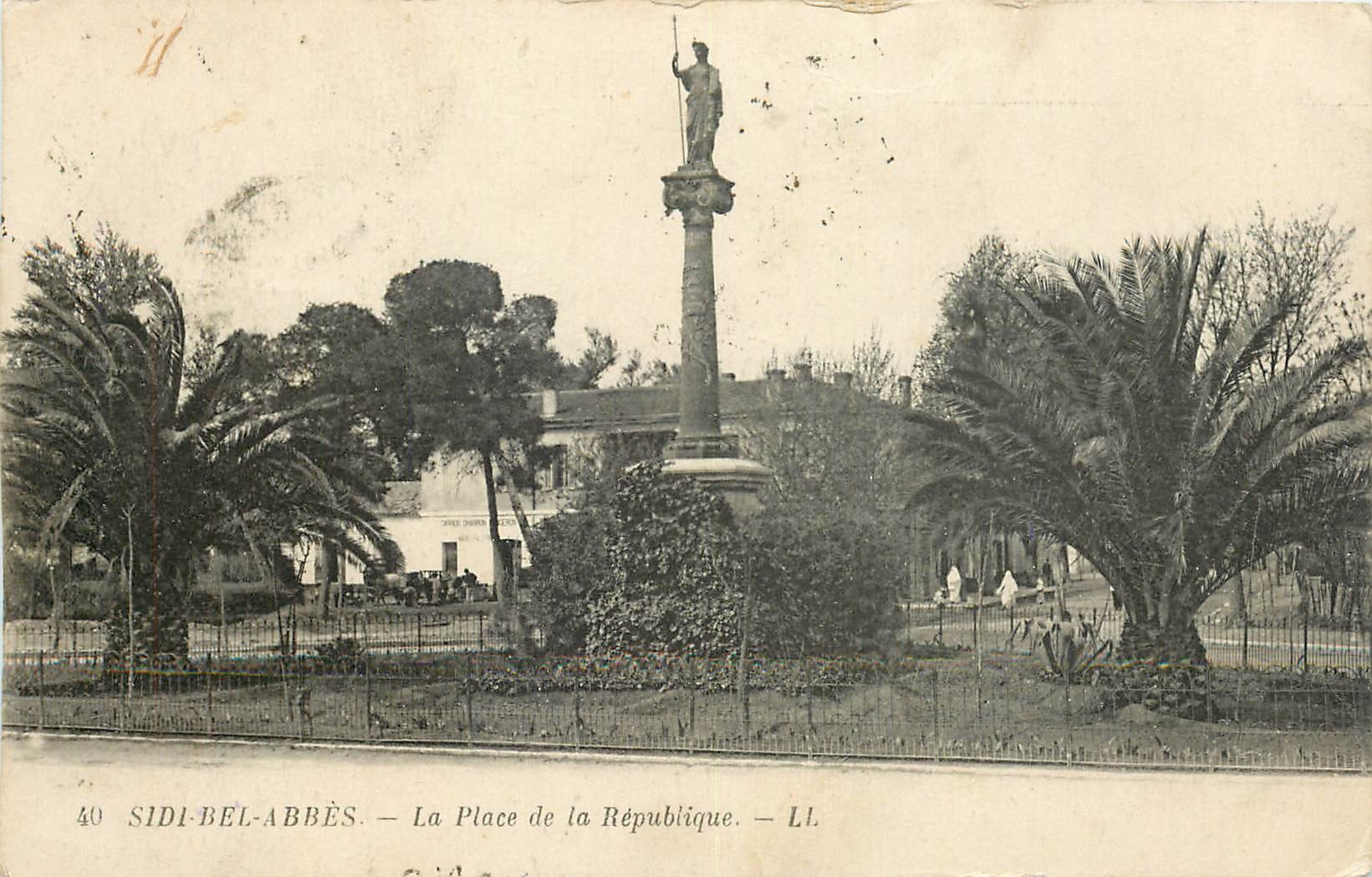 CPA Sidi Bel Abbes La Place de la Republique 