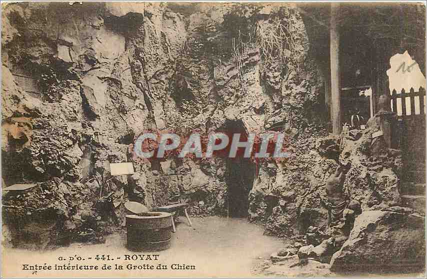 CPA Royat Entree interieure de la Grotte du Chien 